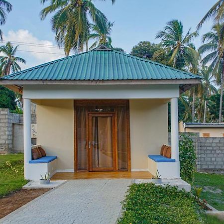 Mafia Neptune Villa Lodge Utende Экстерьер фото