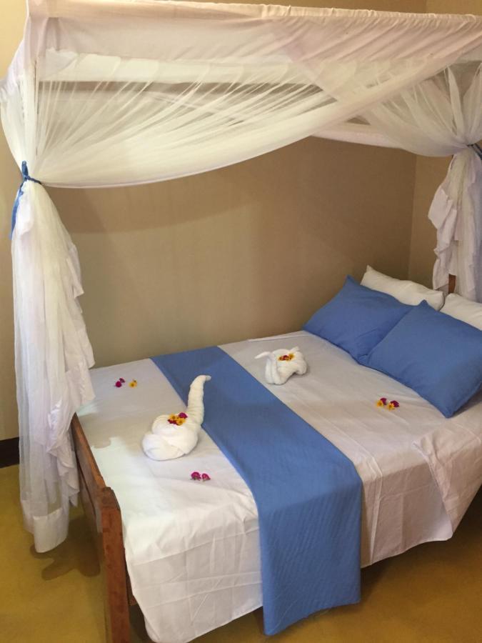 Mafia Neptune Villa Lodge Utende Экстерьер фото
